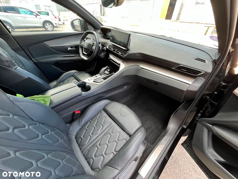 Peugeot 3008 1.6 PureTech HYbrid4 GT Line S&S EAT8 - 12