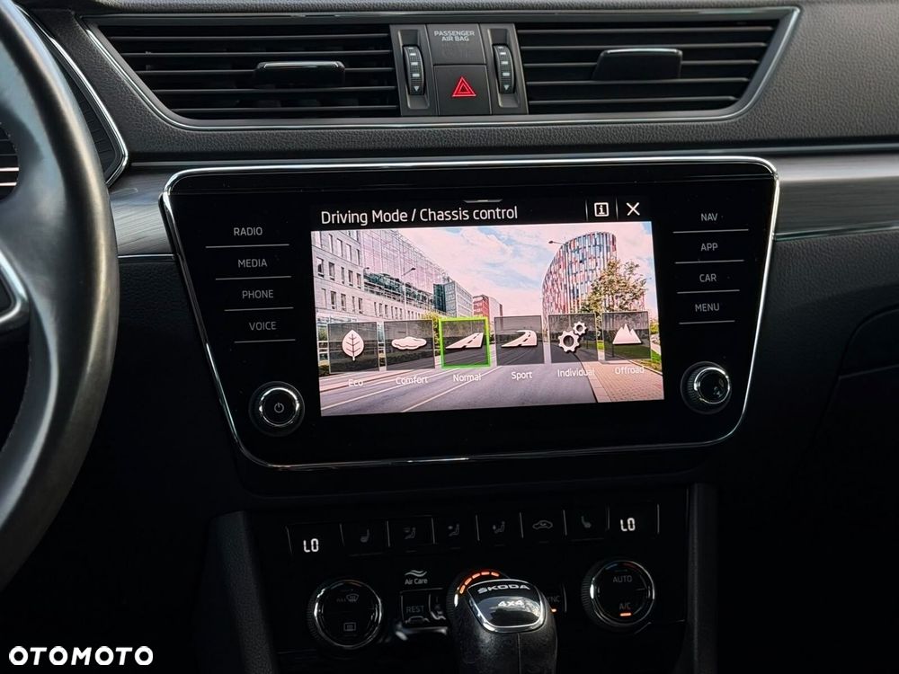 Skoda Superb 2.0 TDI SCR 4x4 Scout DSG - 38