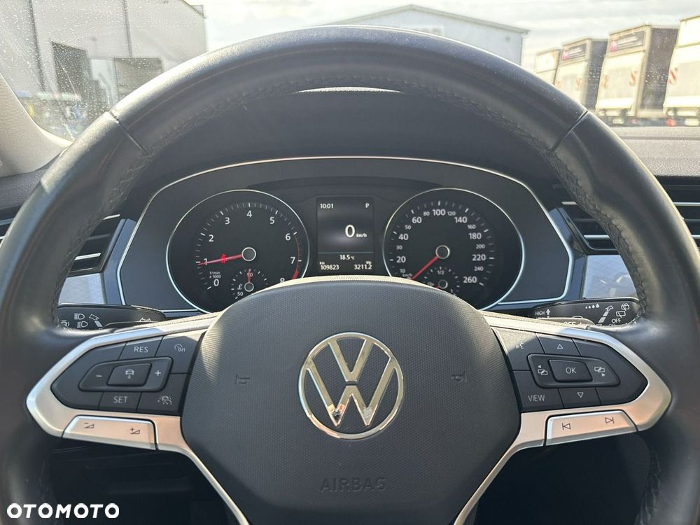 Volkswagen Passat - 22