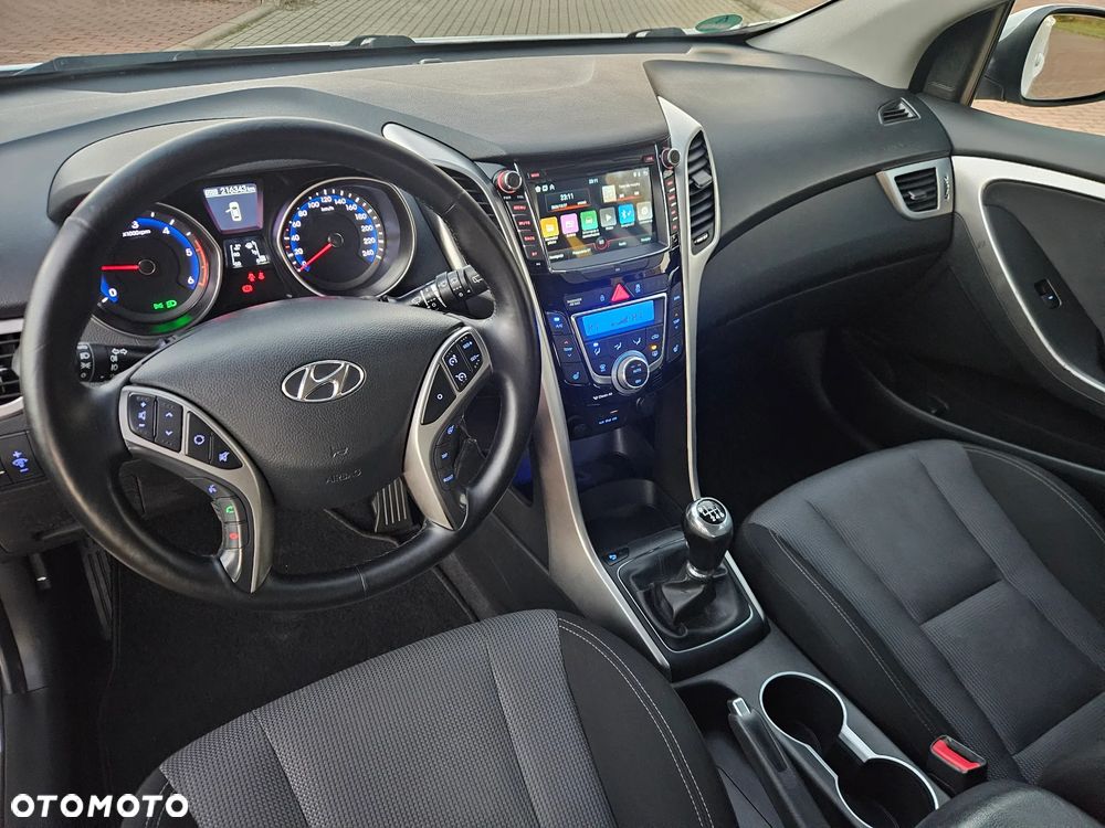 Hyundai i30 1.6 CRDi Fifa World Cup Edition - 9
