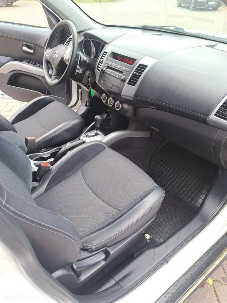 Mitsubishi Outlander - 19