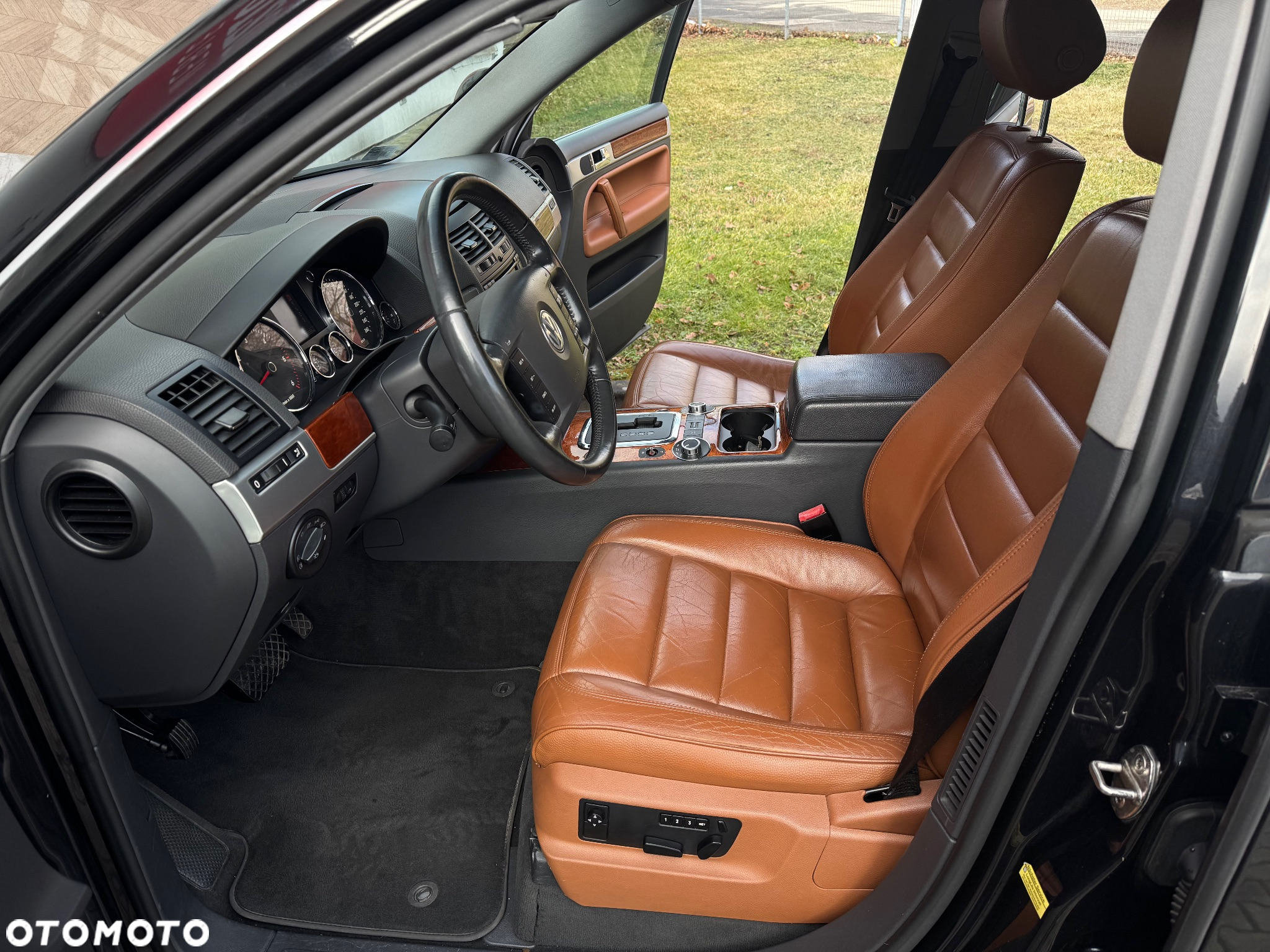Volkswagen Touareg - 12