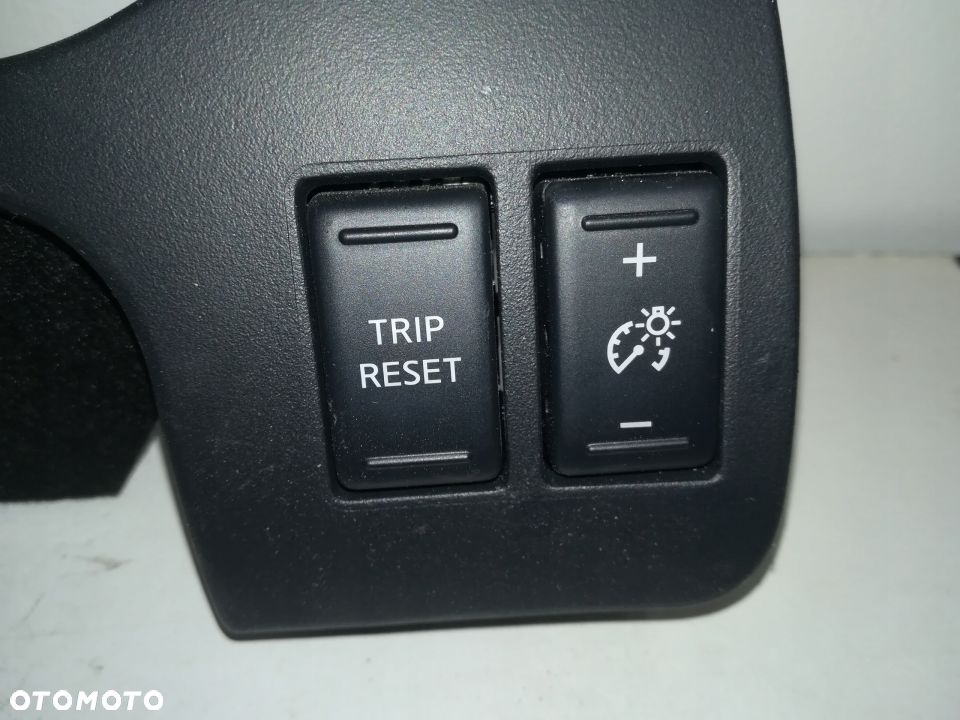 Nissan Navara NP300 D23 przyciski do licznika