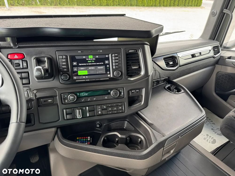 Scania R 450 / ACC / DWA DUŻE ZBIORNIKI ON / DWA ŁÓŻKA / RETARDER / DUŻA NAVI / VIRTUAL KOKPIT - 32