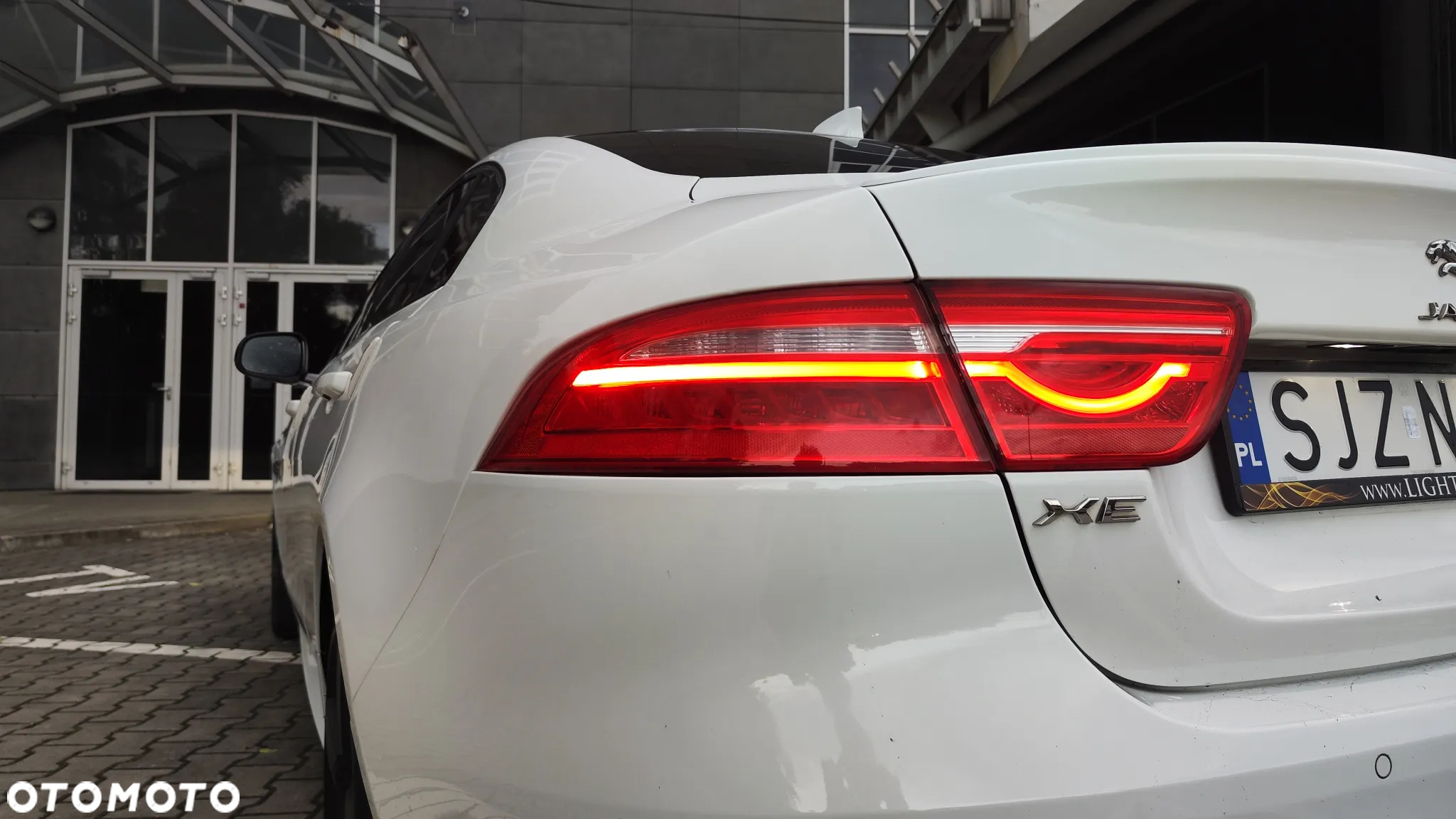 Jaguar XE 20d AWD R-Sport - 9