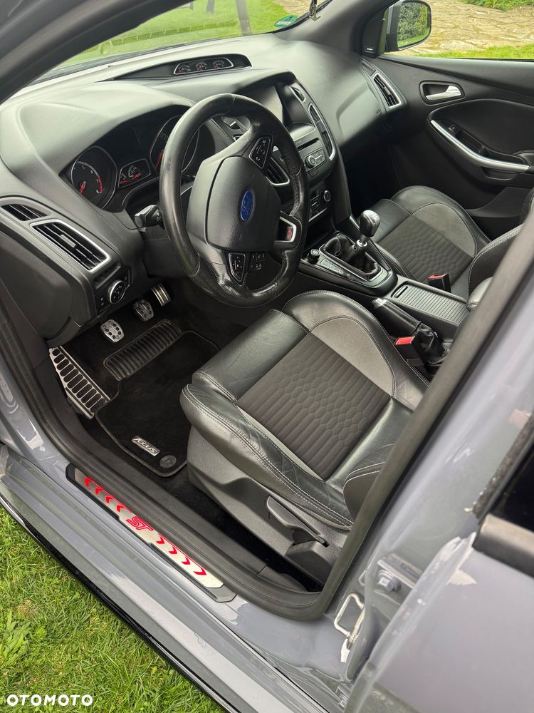 Ford Focus - 12