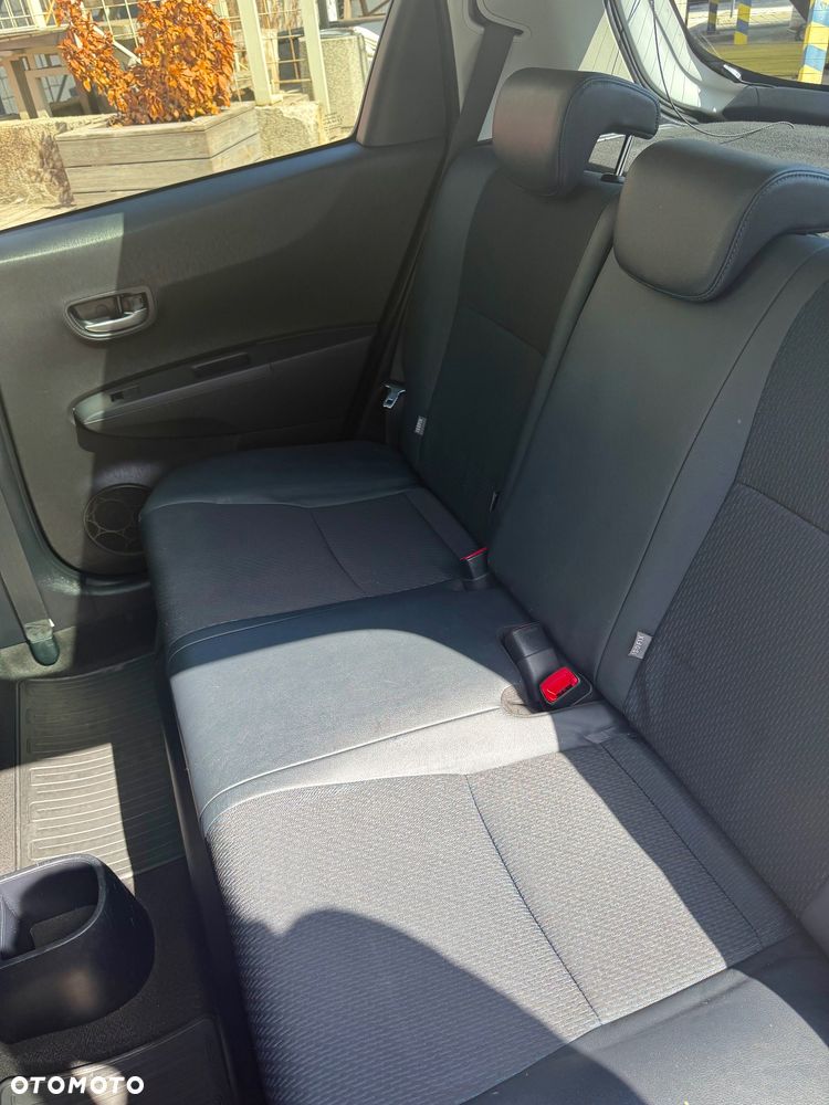 Toyota Yaris Hybrid 100 Dynamic - 12