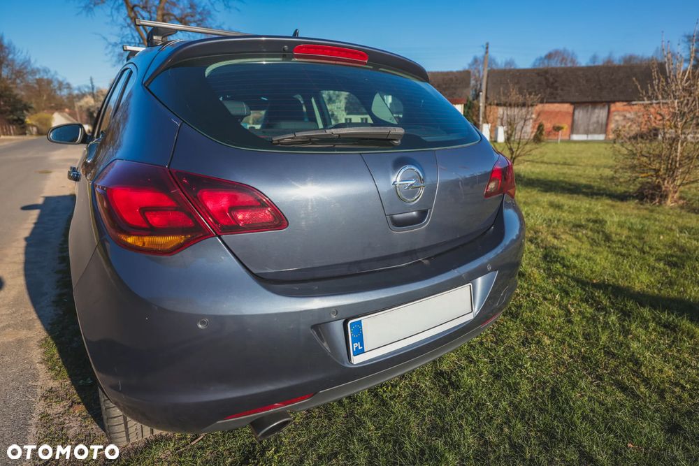 Opel Astra 1.6 T Cosmo - 8