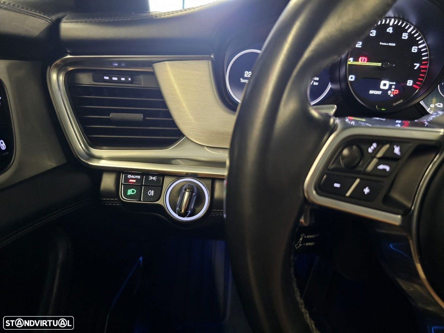 Porsche Panamera 4 E-Hybrid - 11