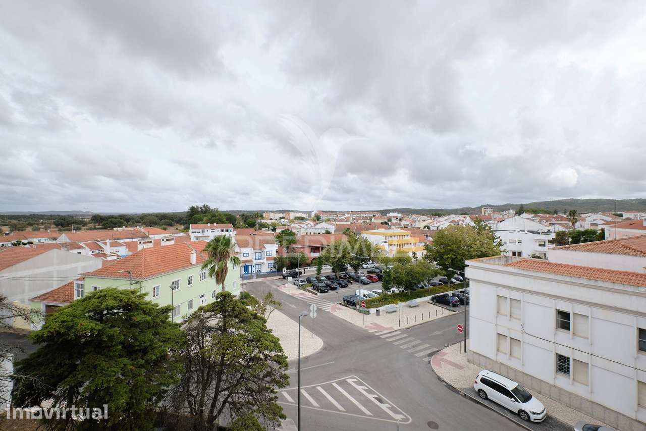 Apartamento T2 com Elevador e Varandas em Grândola - Grande imagem: 2/35