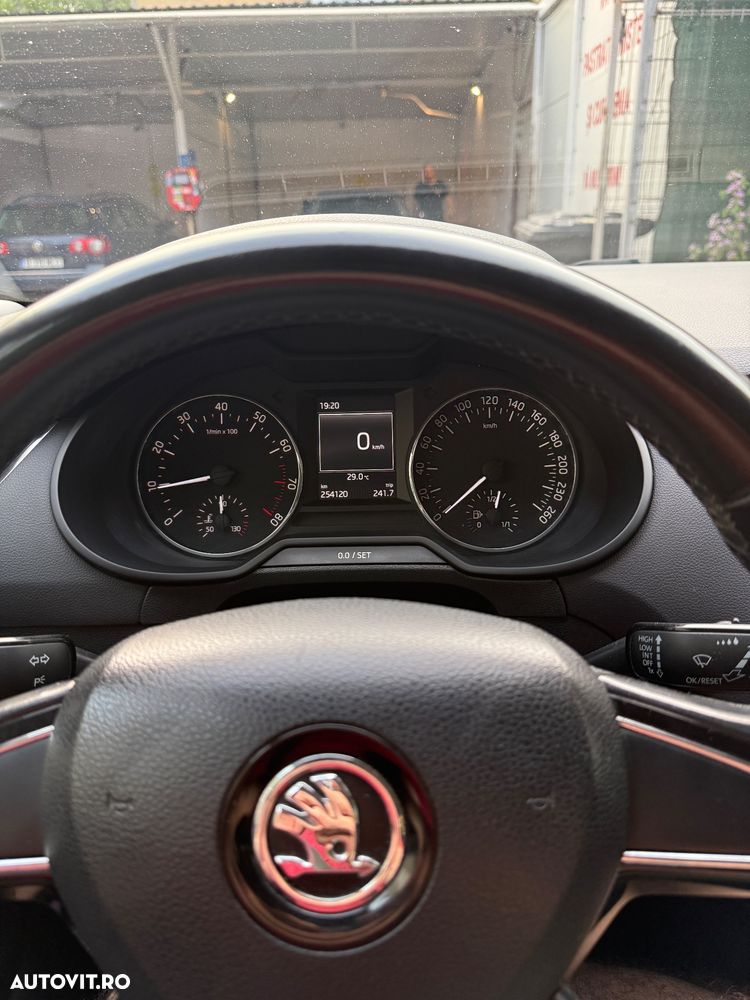 SKODA Octavia 2014 — imagine 2