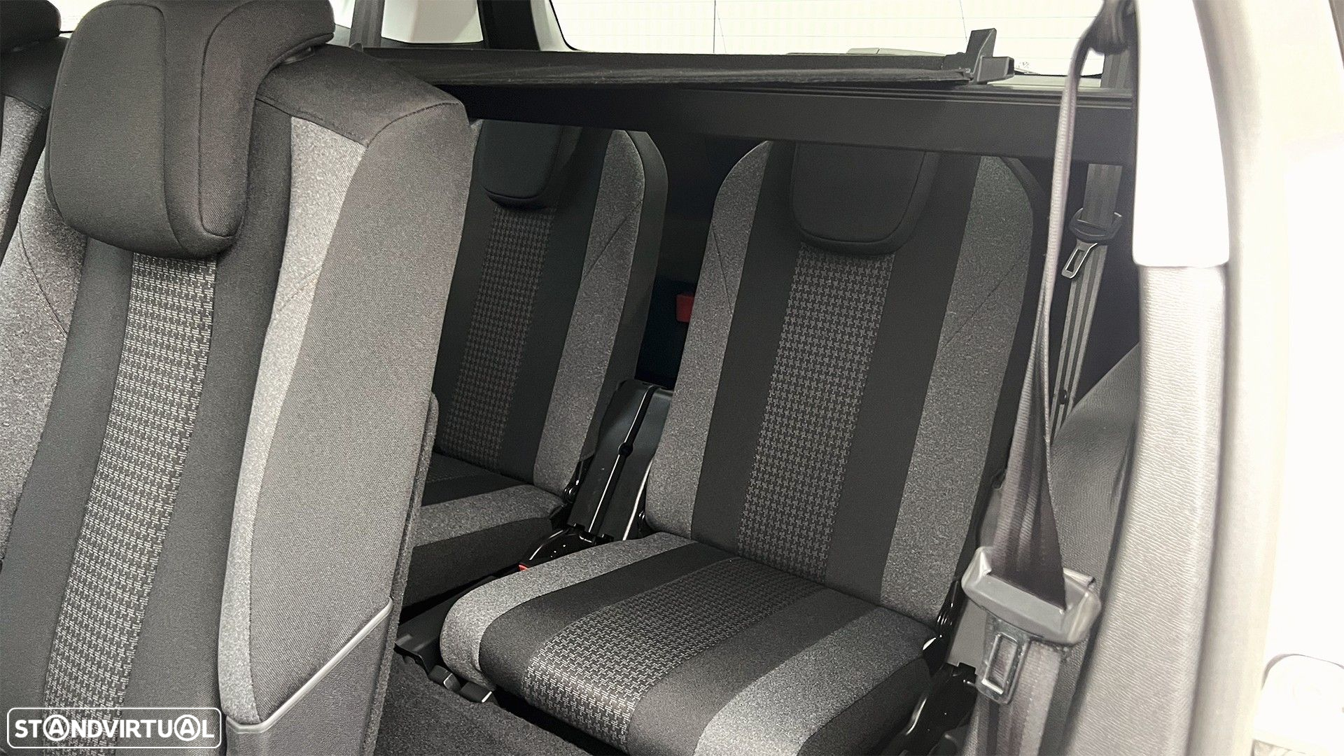 Peugeot 5008 1.2 PureTech Allure EAT8 - 32