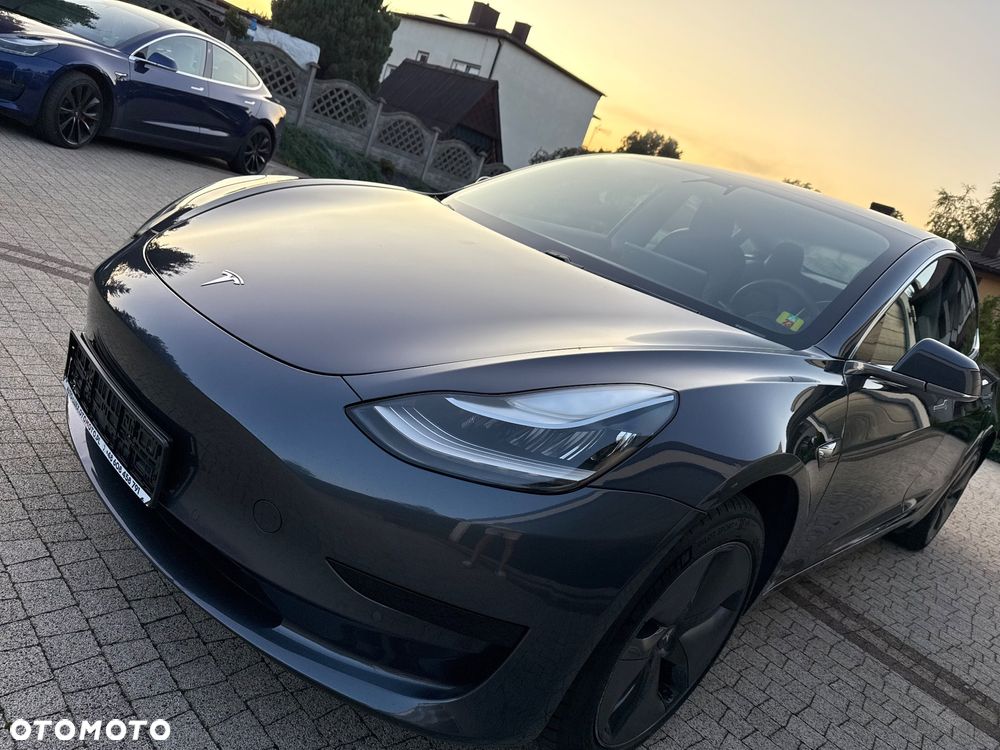 Tesla Model 3 - 10