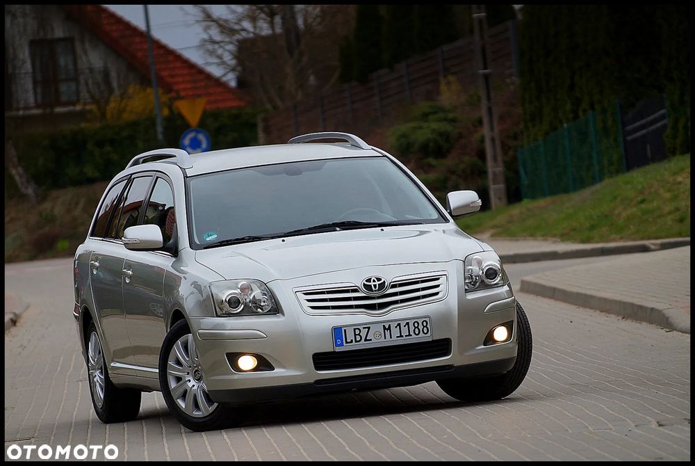 Toyota Avensis 1.8 VVT-i Sol Premium - 1