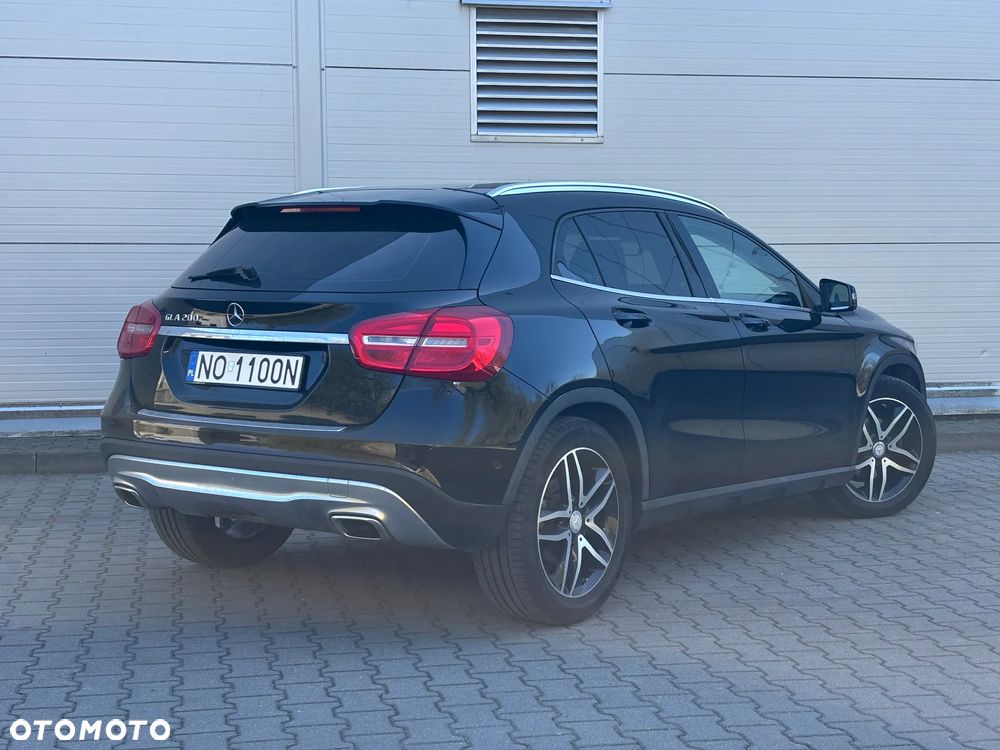 Mercedes-Benz GLA 200 7G-DCT Urban - 14