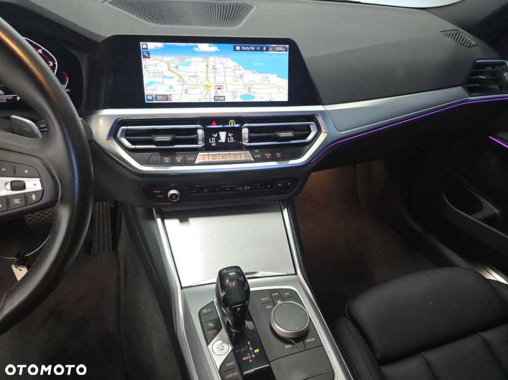 BMW Seria 3 330i M Sport - 11