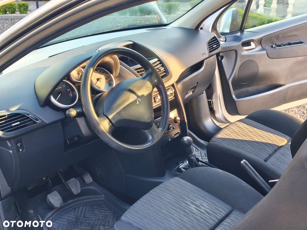 Peugeot 207 - 24