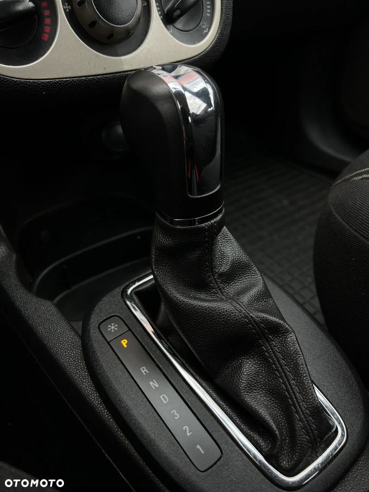 Opel Corsa 1.4 16V Enjoy - 19