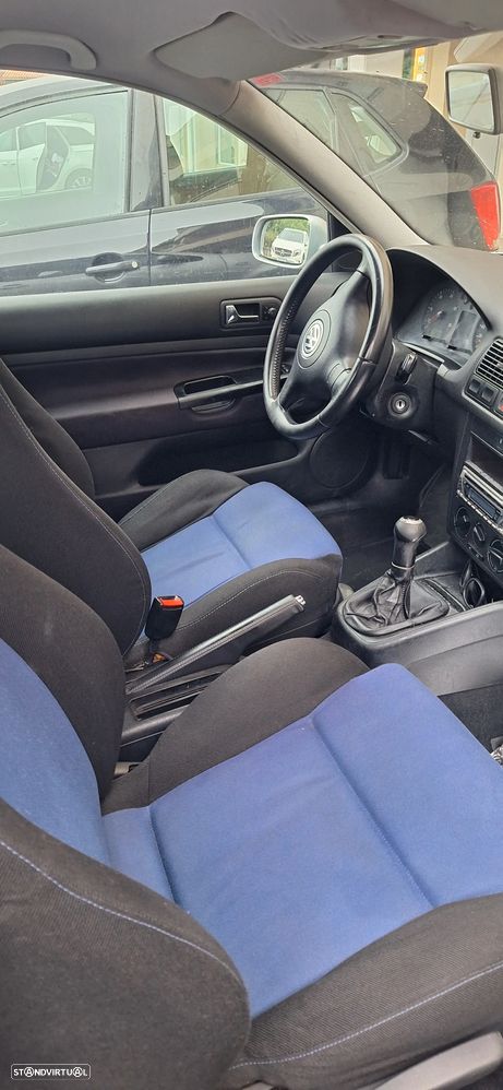 VW Golf 1.9 TDi 25 Anos - 4