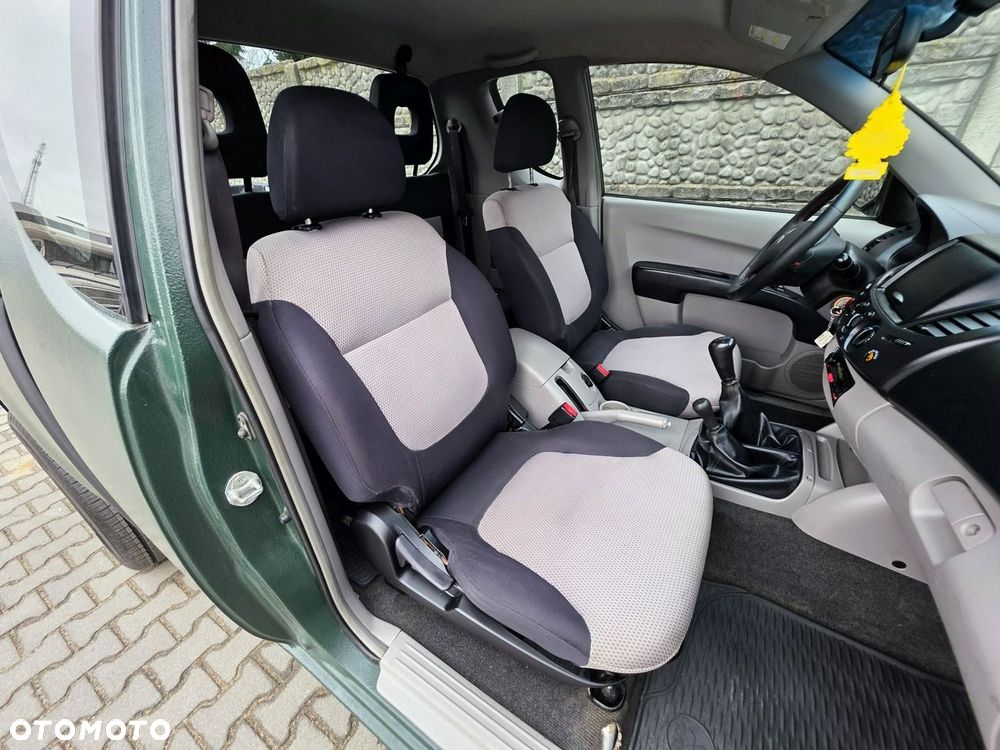 Mitsubishi L200 Pick Up 4x4 Intense Club Cab - 24