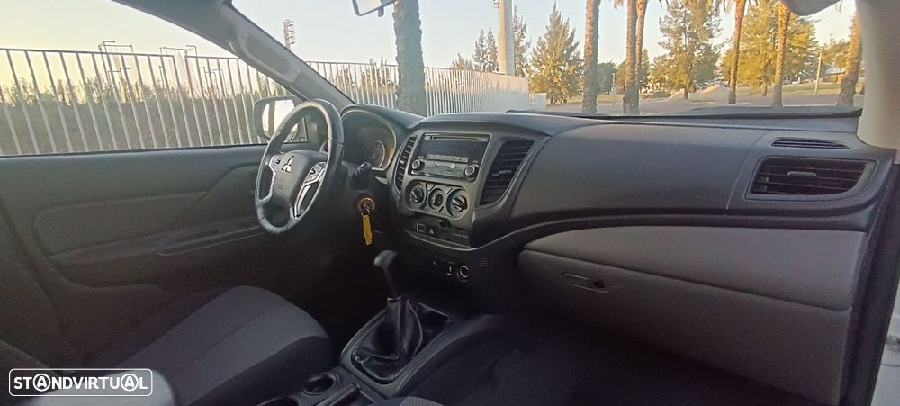 Mitsubishi L200 2.4 DI-D CD Invite 2WD - 20