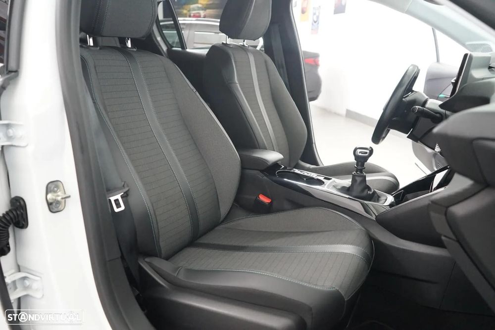 Peugeot 208 - 46