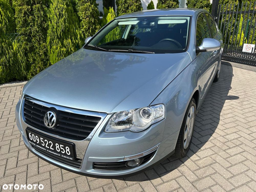 Volkswagen Passat 1.6 FSI Comfortline - 6