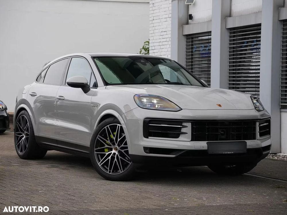 Porsche Cayenne Coupe E-Hybrid - 3