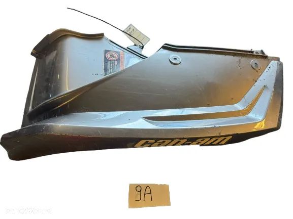 Błotnik Tylny Lewy Srebrny Can-Am Outlander - 1