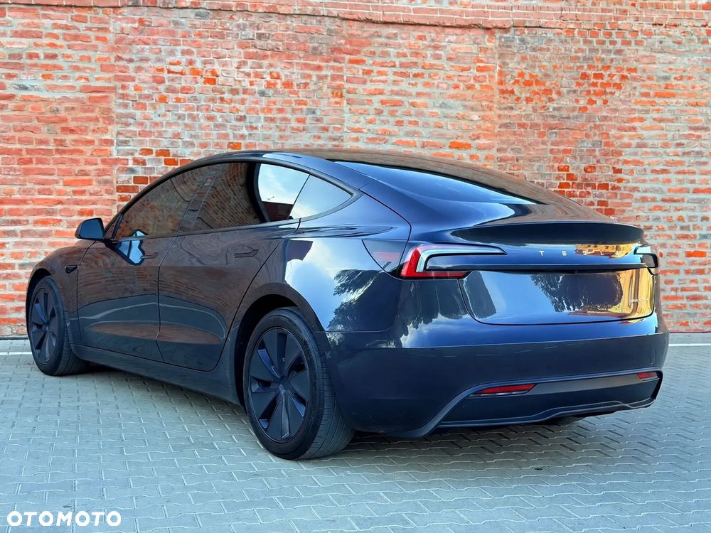 Tesla Model 3 - 8