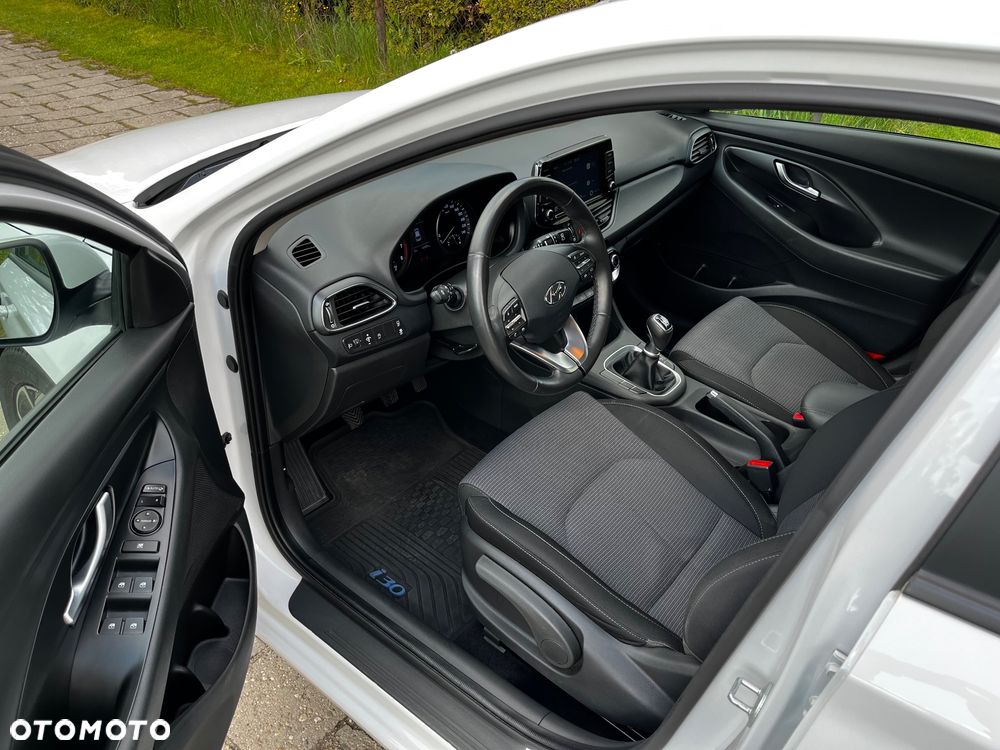 Hyundai i30 1.5 Intro - 10