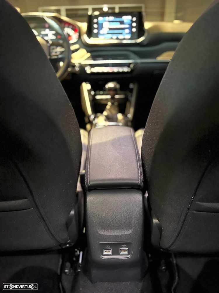 Peugeot 2008 1.2 Allure - 37