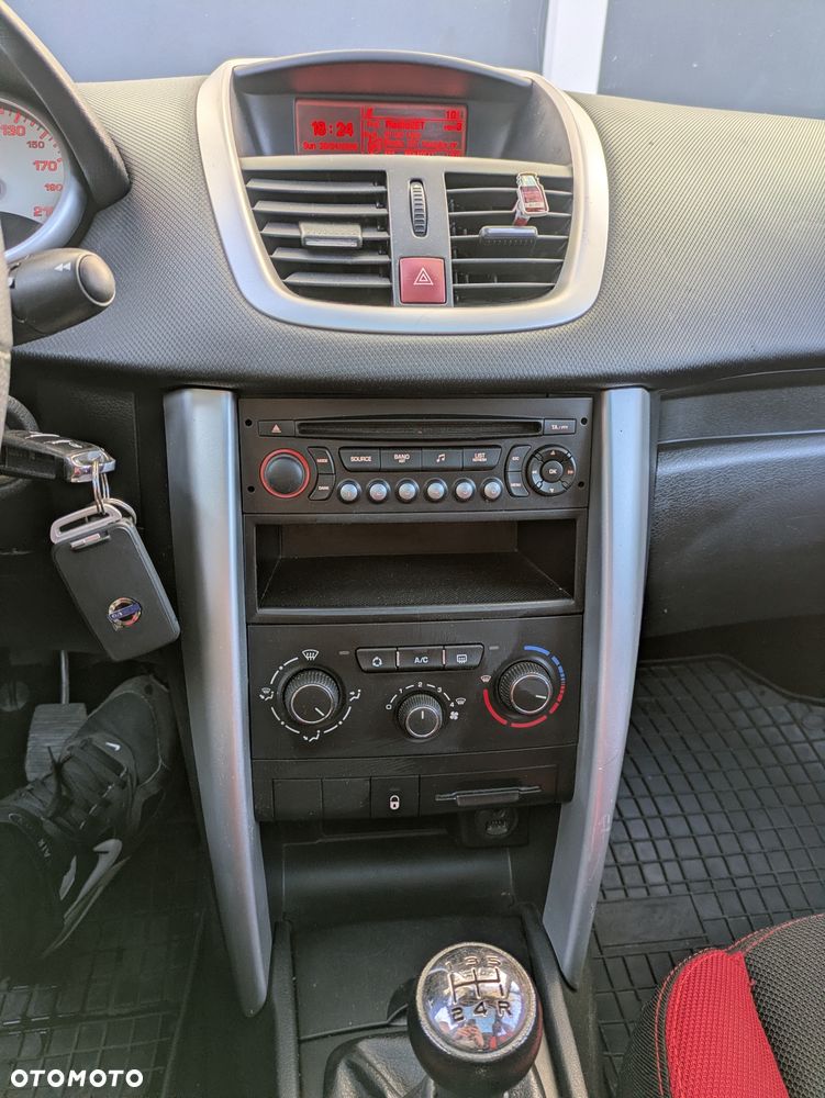 Peugeot 207 - 18