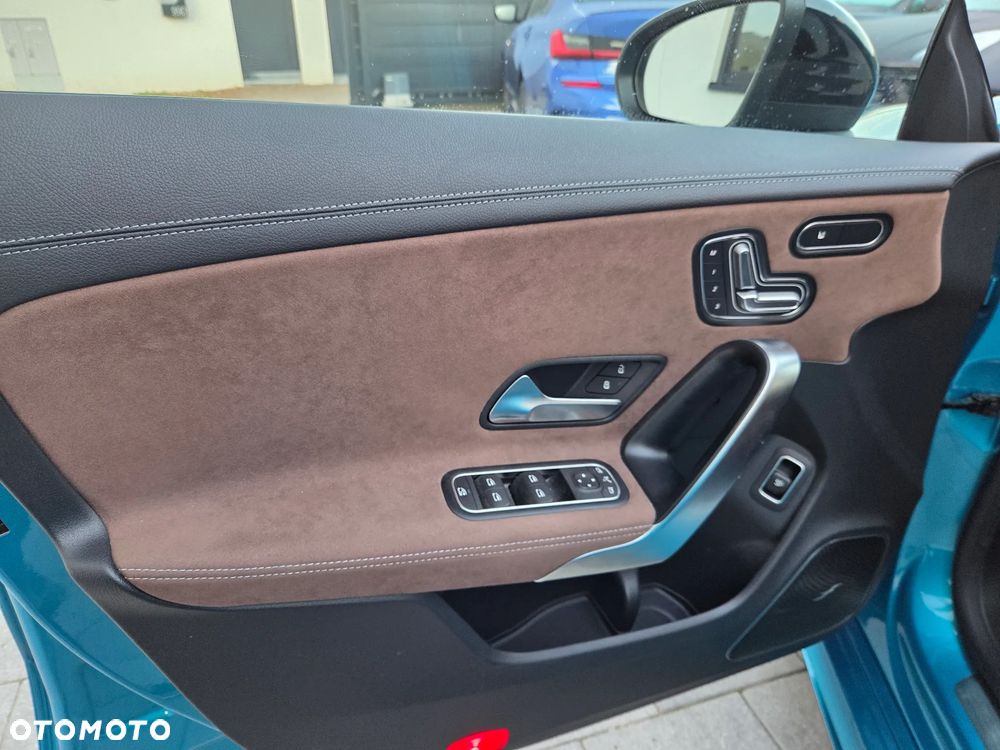 Mercedes-Benz CLA 220 mHEV 4-Matic AMG Line 8G-DCT - 10