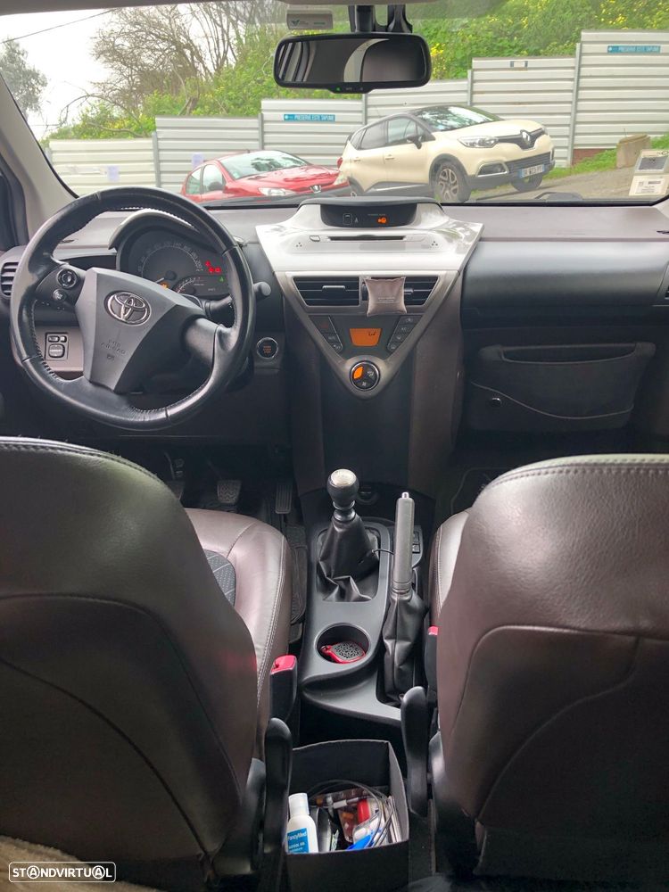 Toyota iQ 1.33 VVT-i - 8