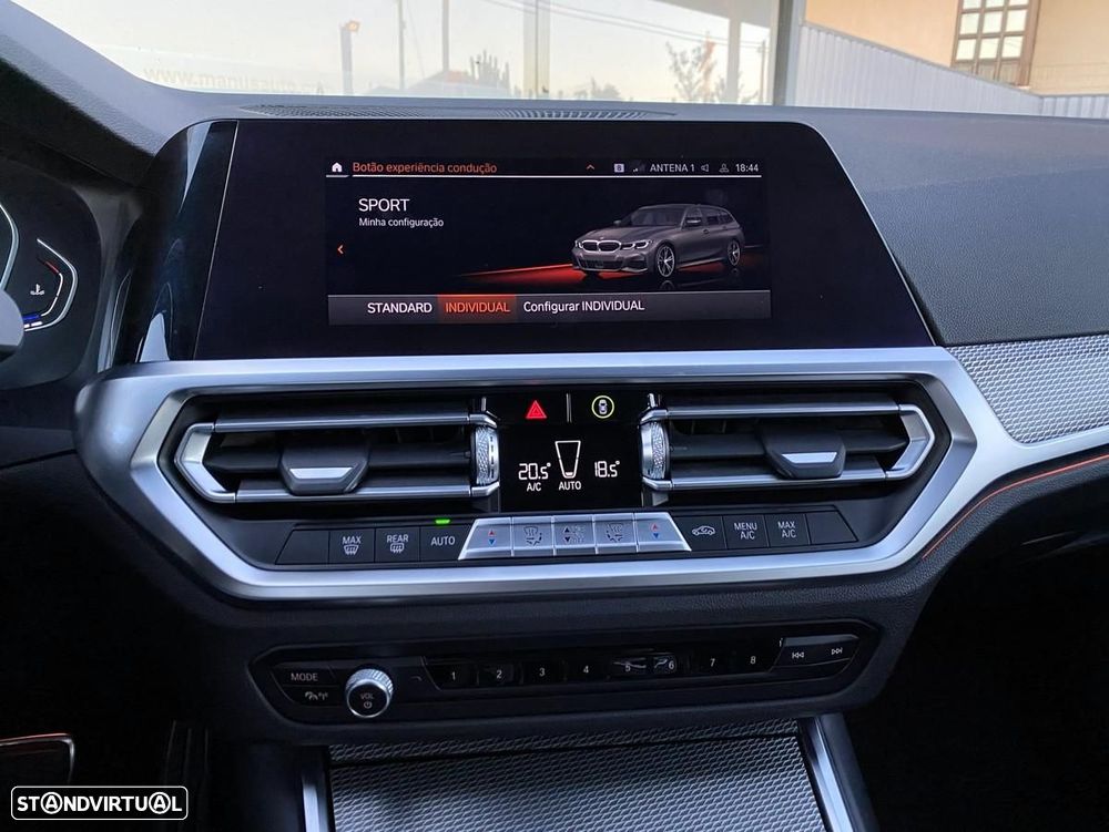 BMW 320 d Pack Desportivo M Auto - 35