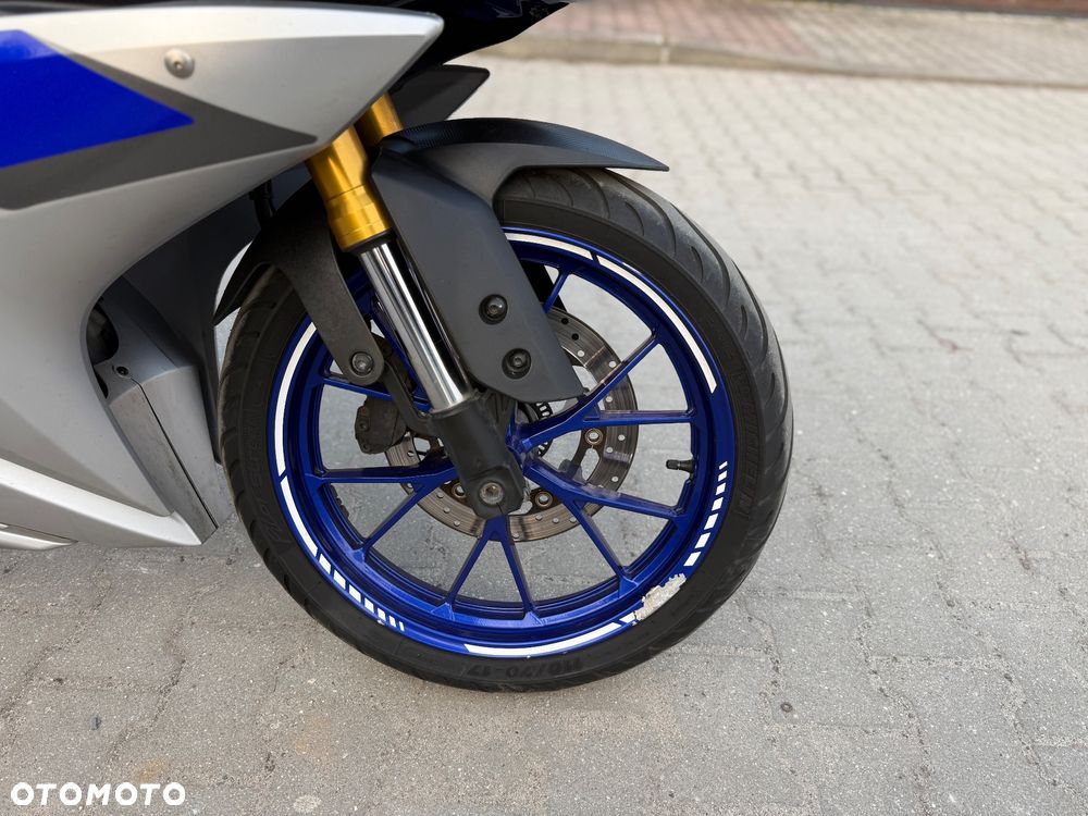 Yamaha YZF - 4