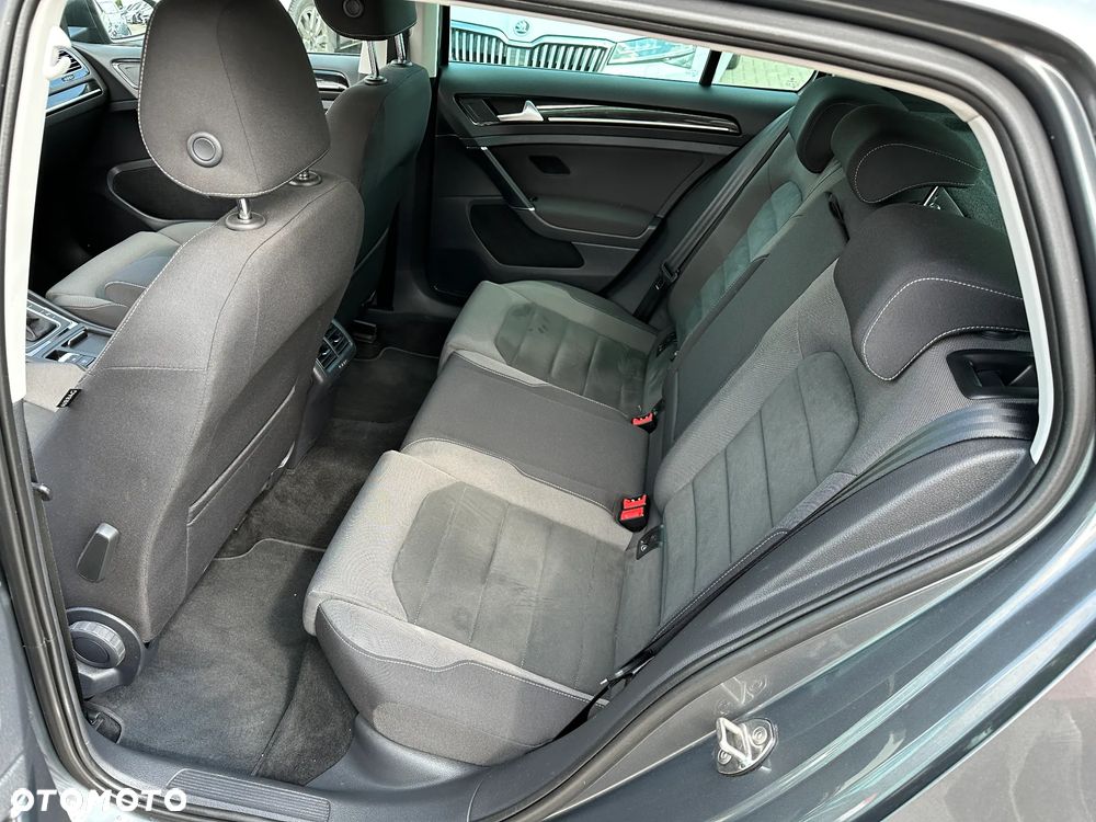 Volkswagen Golf - 22