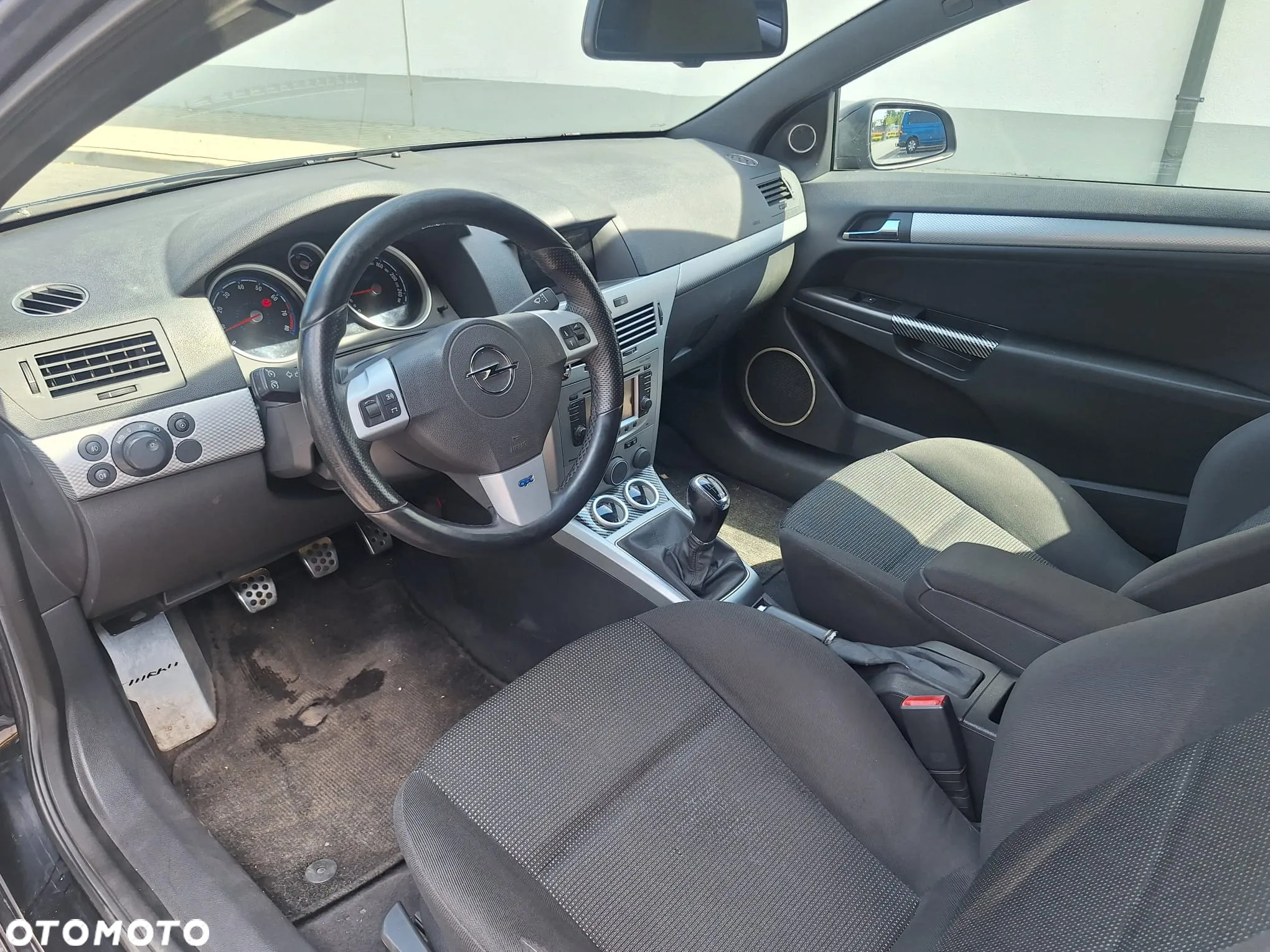 Opel Astra GTC 2.0 Turbo Sport - 23