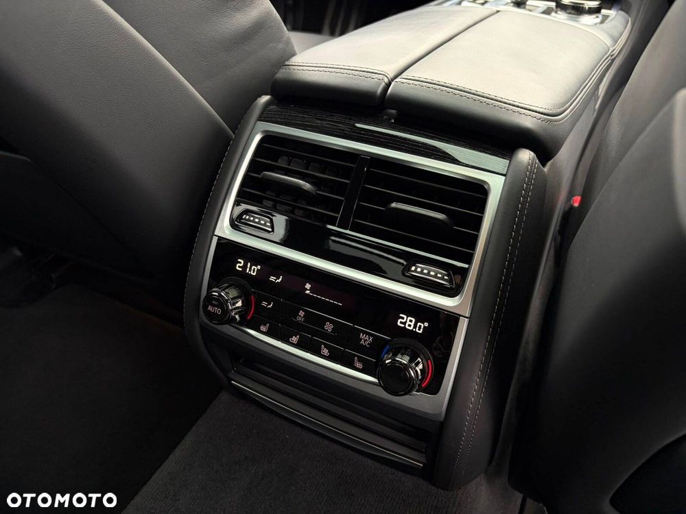 BMW Seria 7 750i xDrive sport - 30