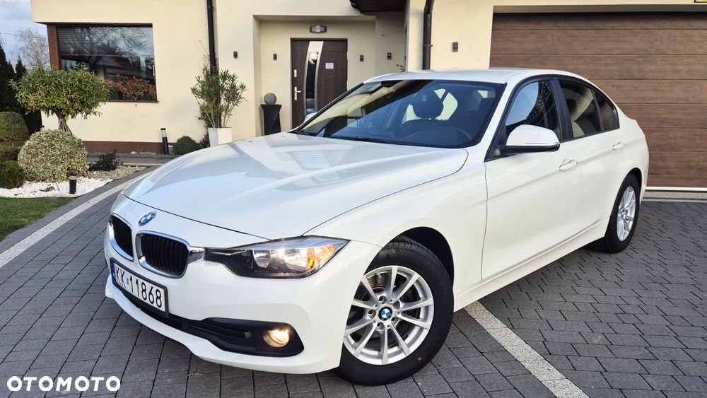 BMW Seria 3 318i Luxury Line - 32