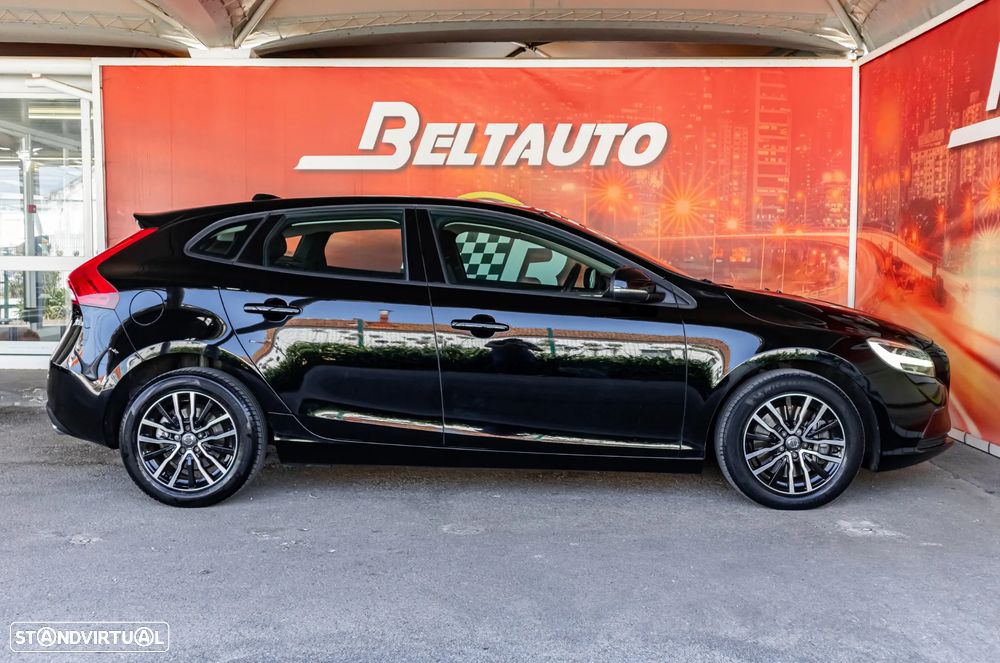 Volvo V40 2.0 D3 Momentum Geartronic — fotografia 4