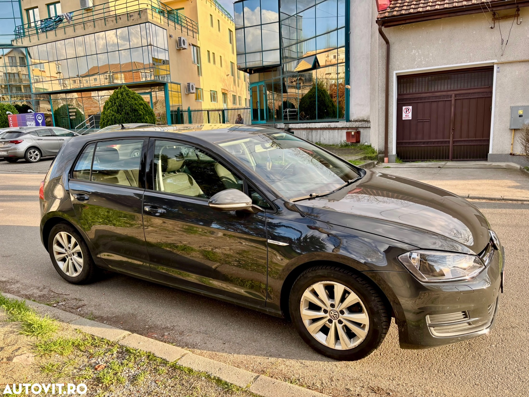 Volkswagen Golf 1.6 TDI BlueMotion Comfortline - 3