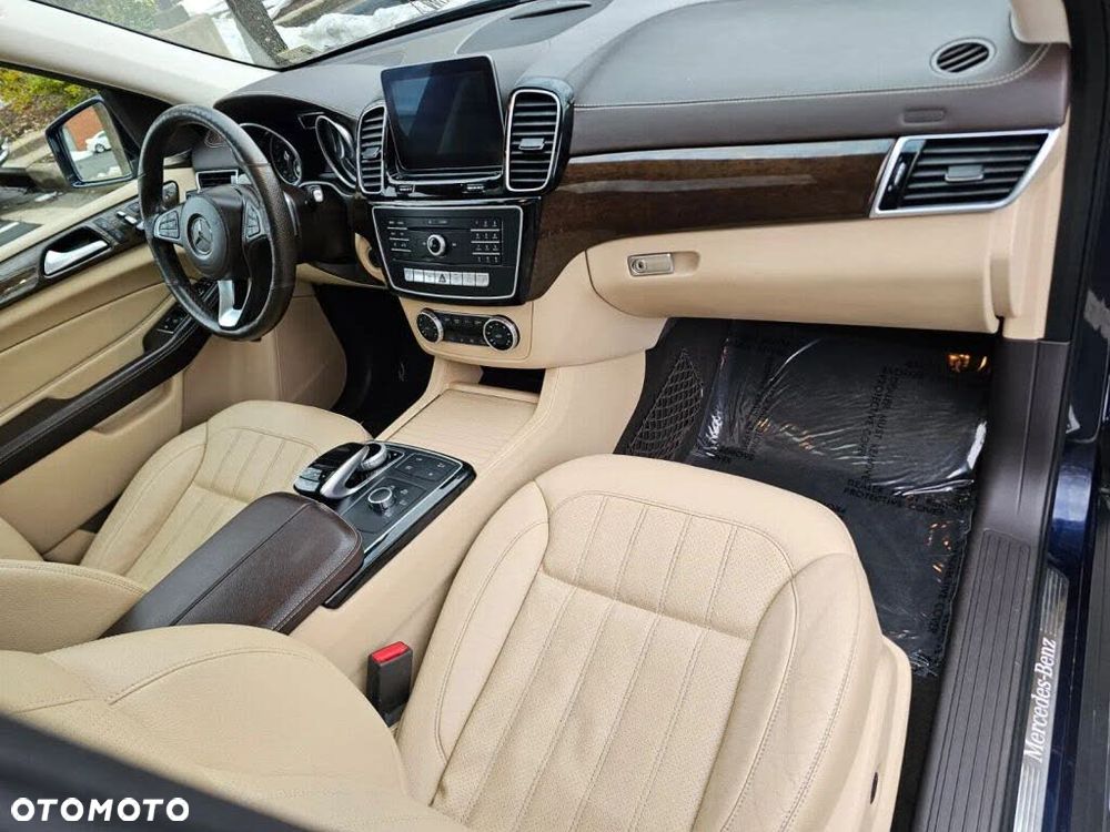 Mercedes-Benz GLS - 10