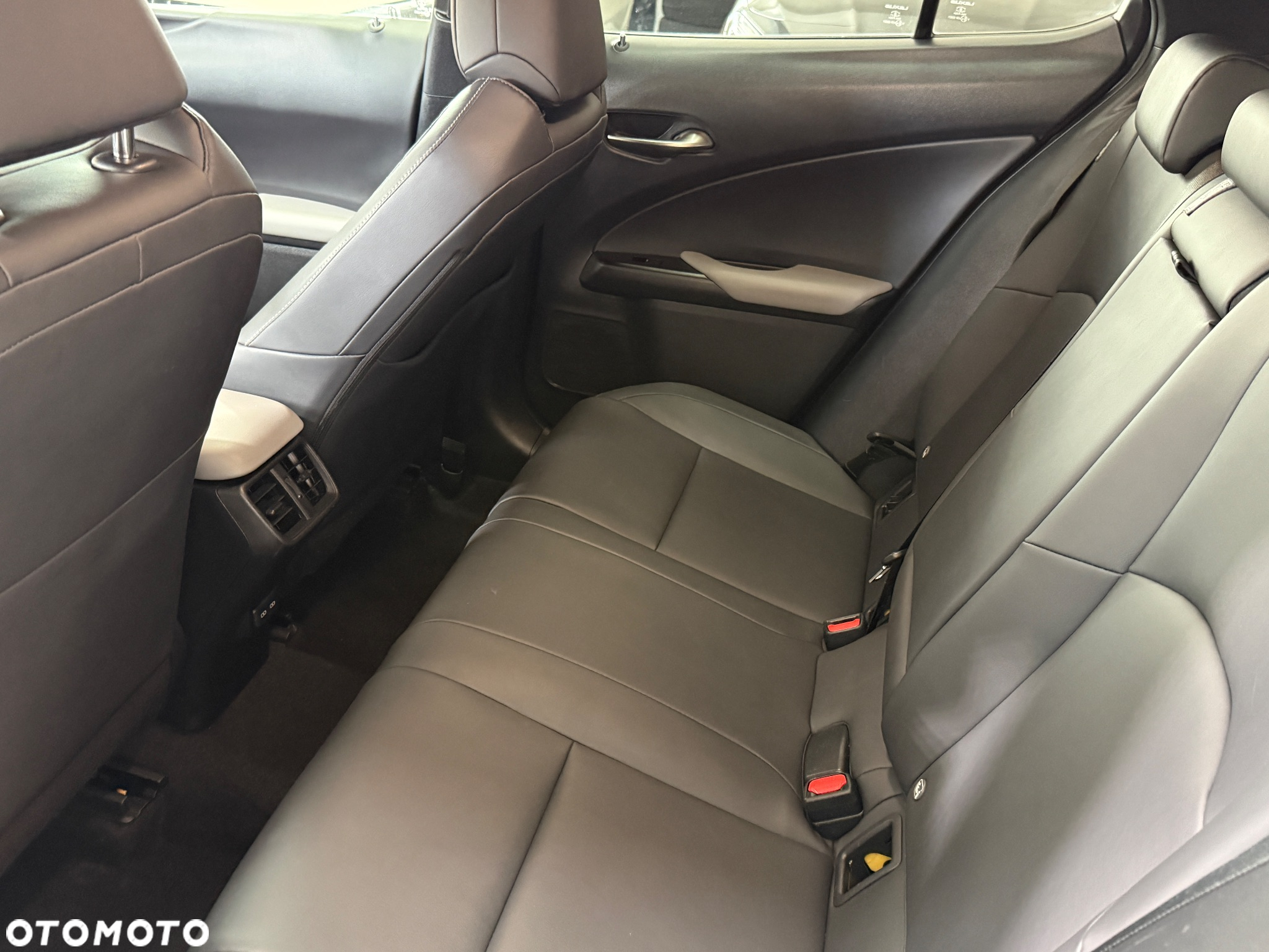 Lexus UX 250h - 16