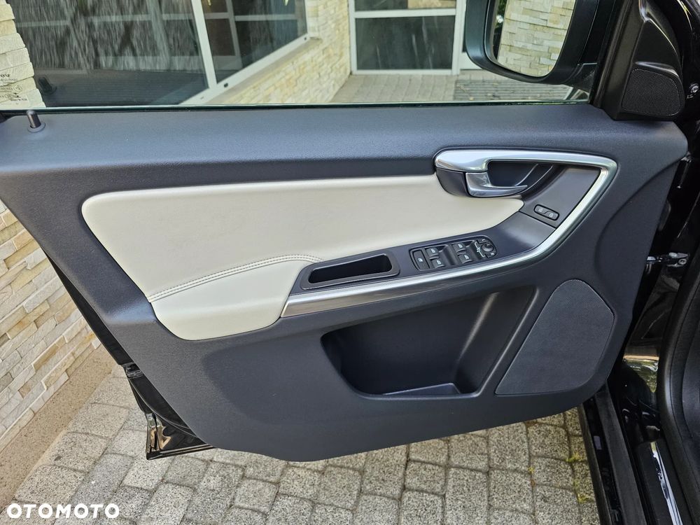 Volvo XC 60 D4 Momentum - 26
