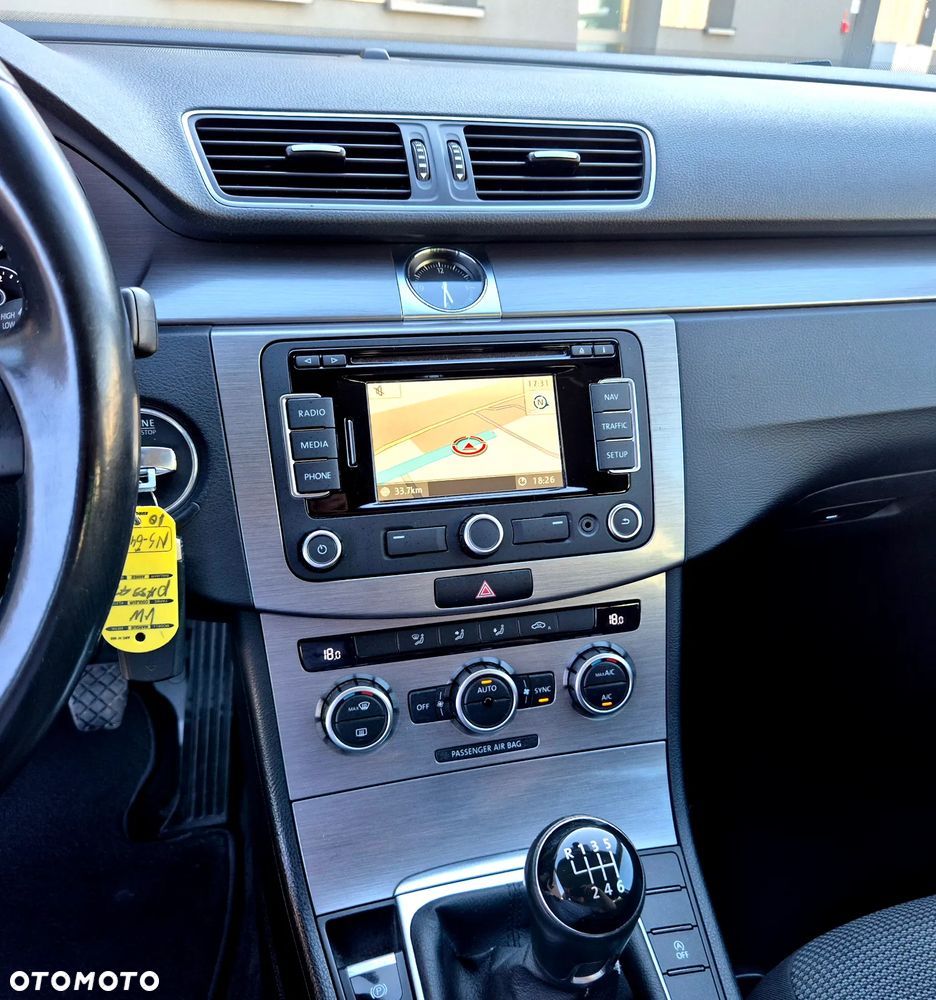 Volkswagen Passat 1.6 TDI BlueMotion Technology Comfortline - 25