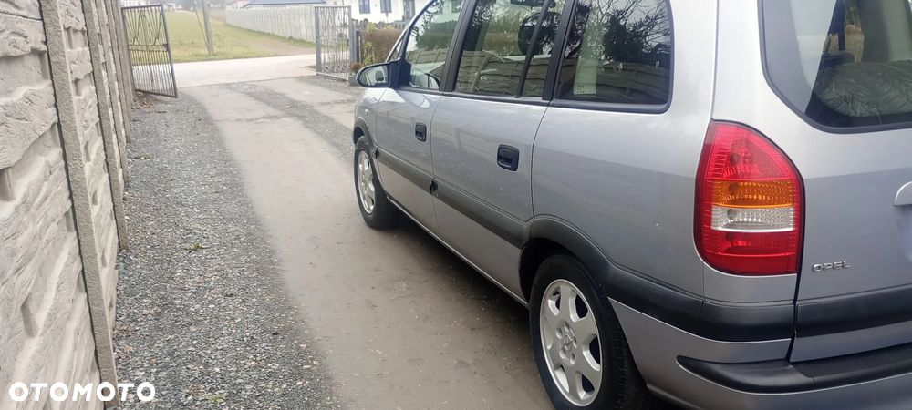 Opel Zafira 1.8 16V Comfort - 3