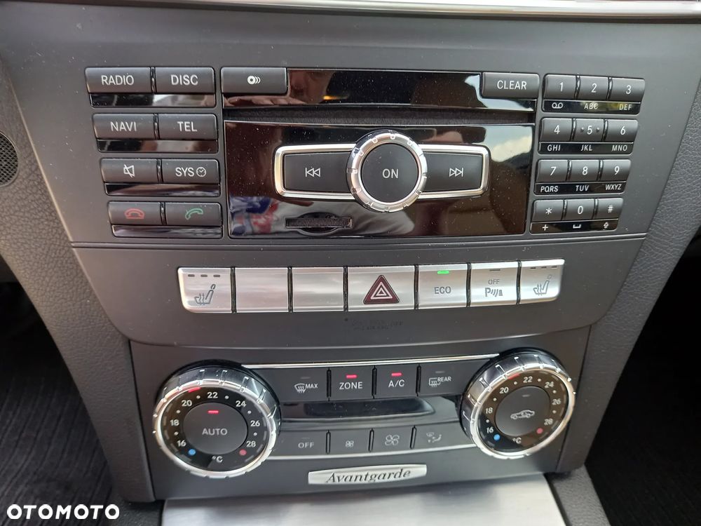 Mercedes-Benz Klasa C 250 CGI Automatik BlueEFFICIENCY Avantgarde - 33