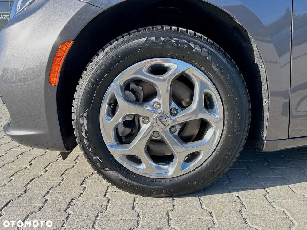 Chrysler Pacifica - 8